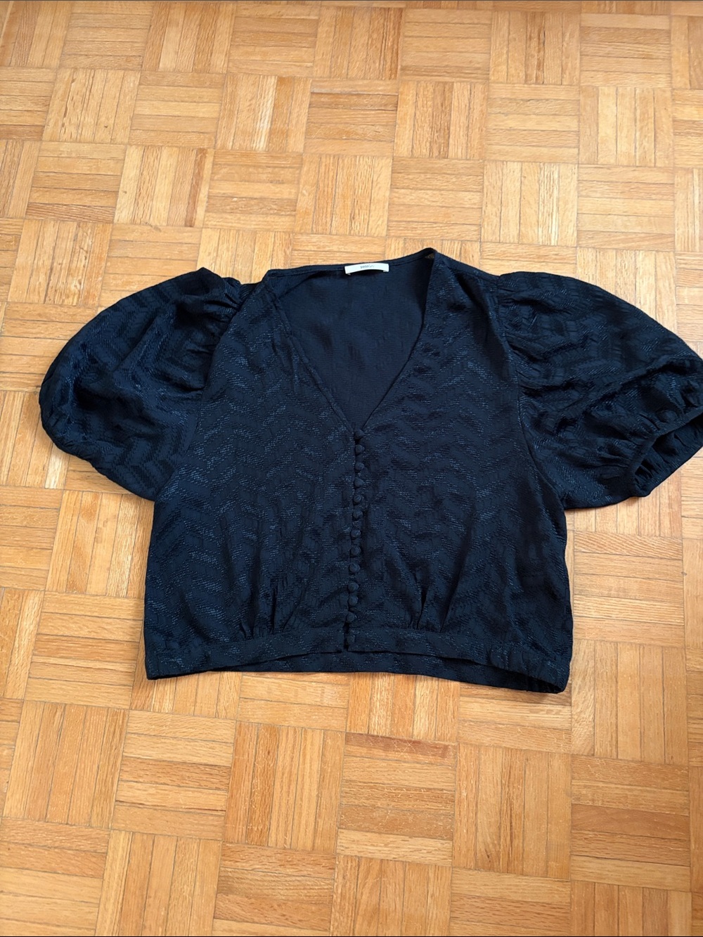 Sessun Black Puff Sleeve V-Neck Button Front Top. NWOT